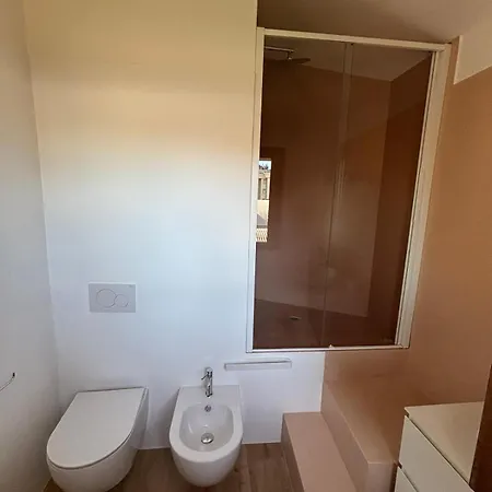 Alojamento de Acomodação e Pequeno-almoço In Attico Zona Mare Cattolica